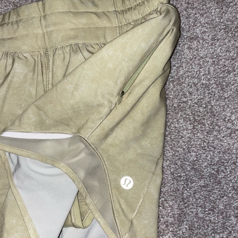 Lululemon Hotty Hot size 4